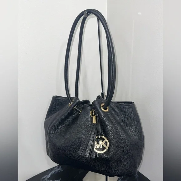 Women’s Handbag Michael Michael Kors
Black Tassel Leather Shoulder Bag AUTHENTIC - Picture 1 of 9